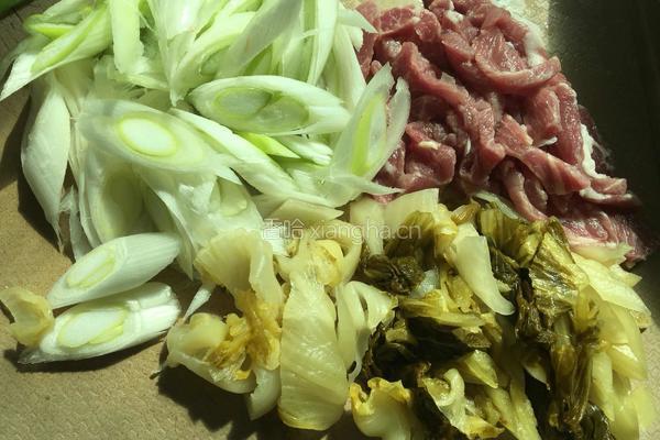 大葱酸菜炒肉丝的做法图解3