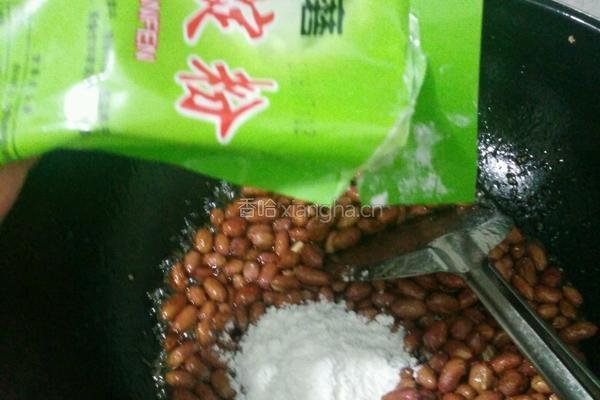 挂霜花生米的做法图解5