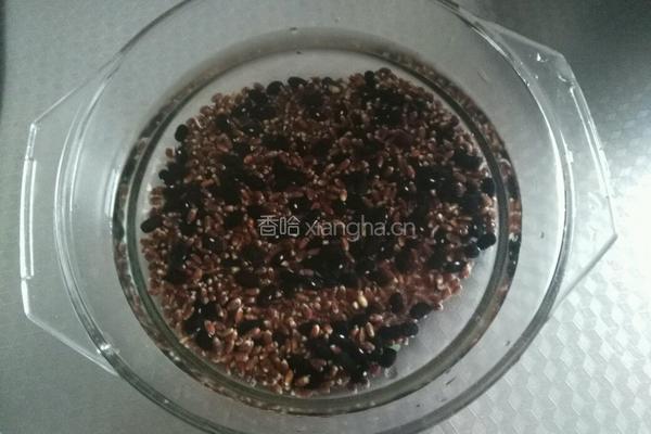 黑小麦米煮黑豆的做法图解4
