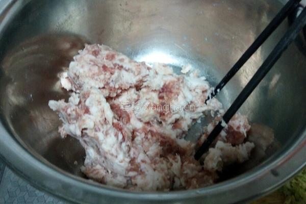 猪肉韭菜馅饼的做法图解1