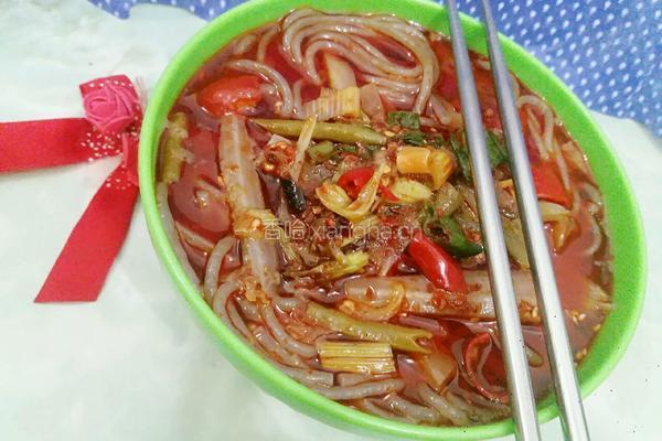 泡菜酸辣粉的做法图解1