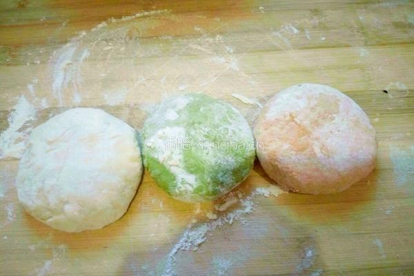 彩红饺子的做法图解9