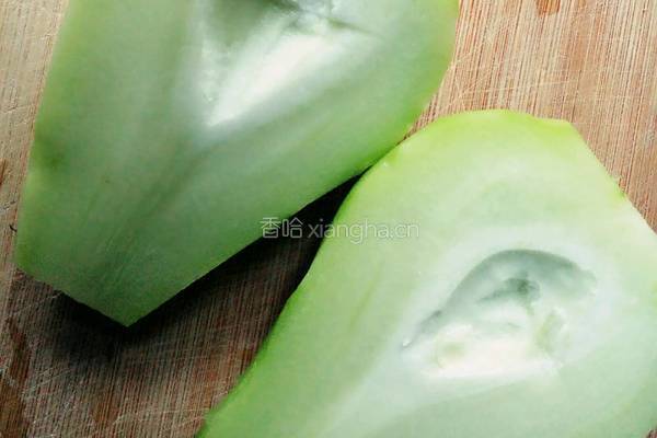 胡萝卜炒佛手瓜的做法图解3