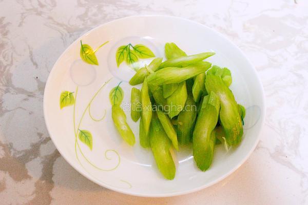 西芹千叶豆腐的做法图解1