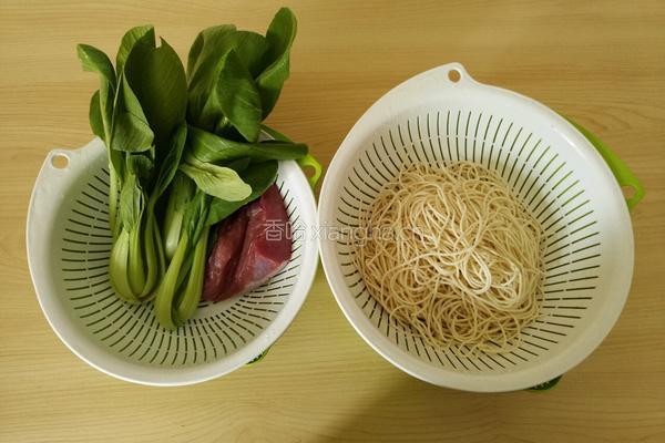 青菜肉丝炒面的做法图解1