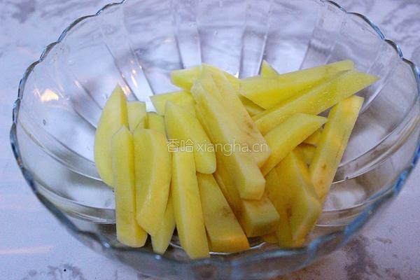 蒜苔土豆条的做法图解1
