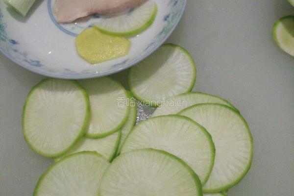 萝卜肉卷的做法图解1