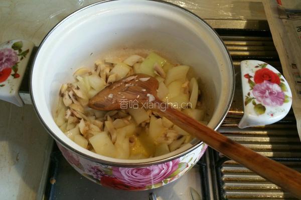 简单快捷的奶油蘑菇汤的做法图解2
