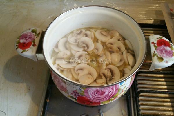 简单快捷的奶油蘑菇汤的做法图解3