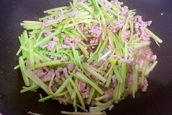 香芹炒牛肉的做法图解7