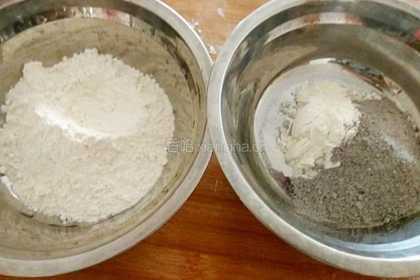 金钱黑米面豆沙包的做法图解2