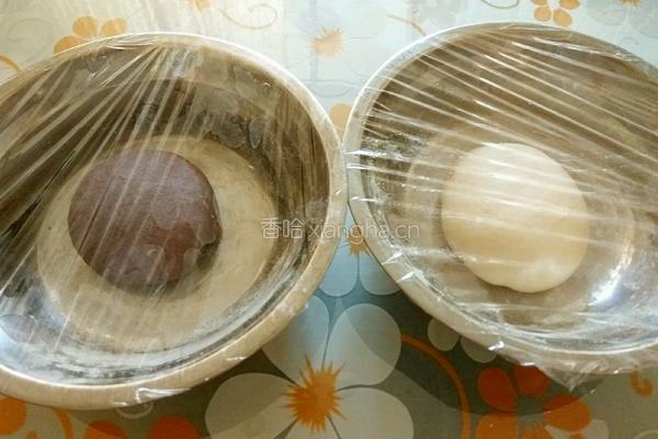 金钱黑米面豆沙包的做法图解3