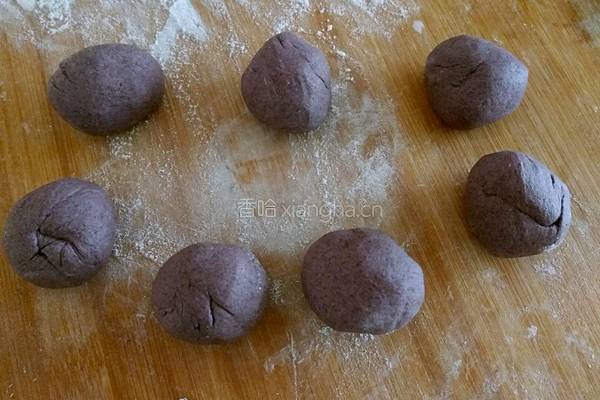 金钱黑米面豆沙包的做法图解6