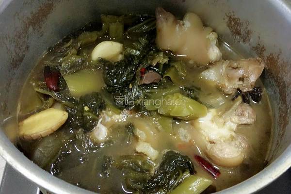酸菜烧猪手的做法图解9