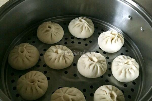 白菜香菇肉包子的做法图解7