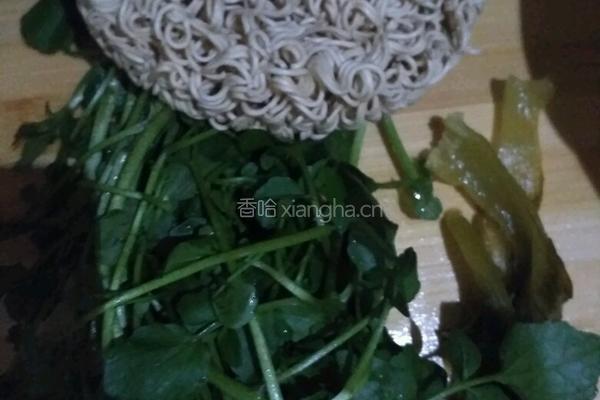 青菜鸡肉汤面的做法图解1