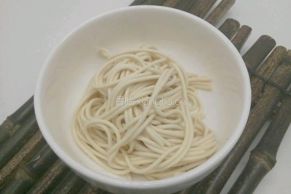 日式牛油果芥末酱意面的做法图解1