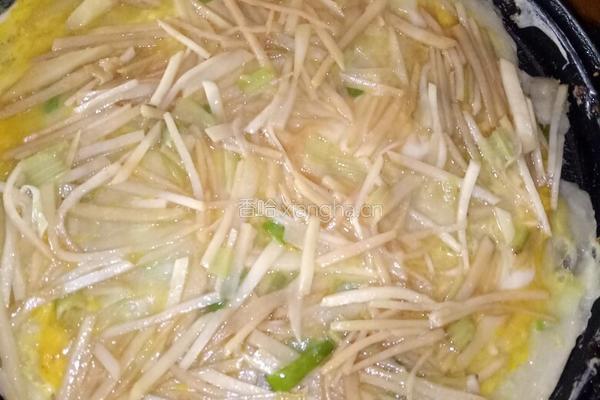鸡蛋饼卷土豆丝儿的做法图解8