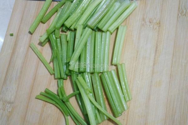 芹菜炒肉的做法图解2