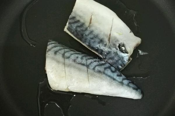 杭椒煎鲭鱼的做法图解1