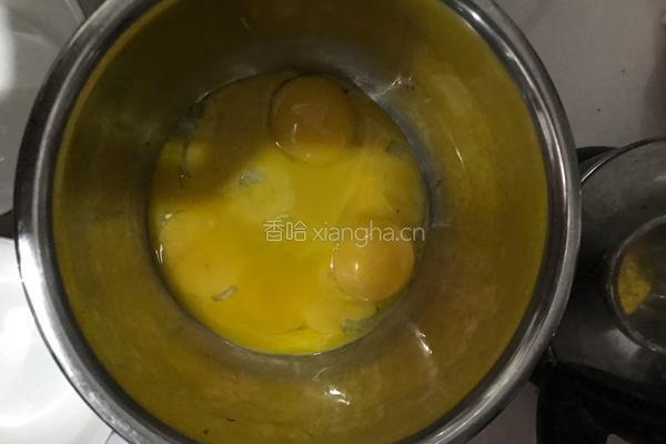 戚风蛋糕的做法图解2