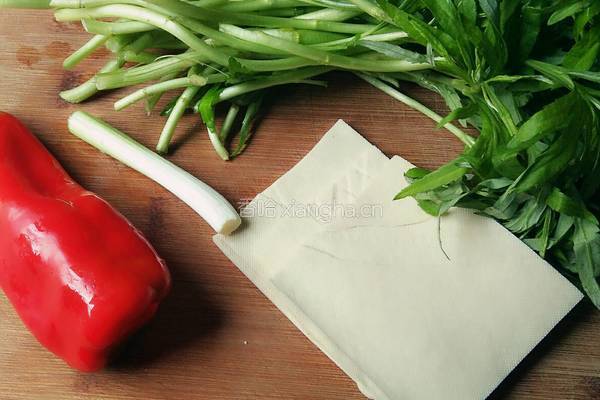 香干炒茼蒿的做法图解1