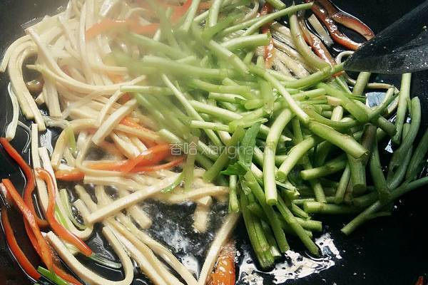香干炒茼蒿的做法图解6