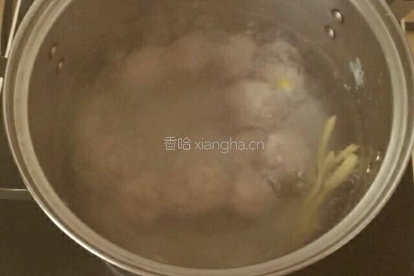 袖珍菇豆腐肉丸汤的做法图解3