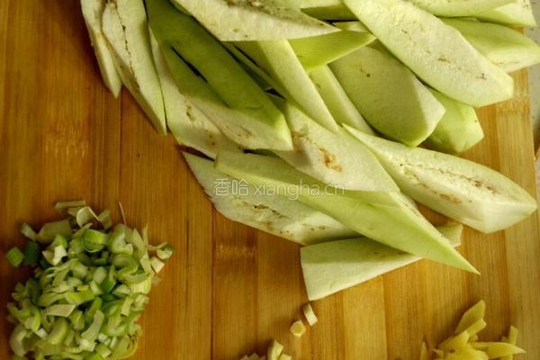 肉末茄子的做法图解1