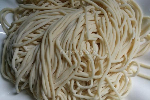 什锦鸡蛋炒面的做法图解1