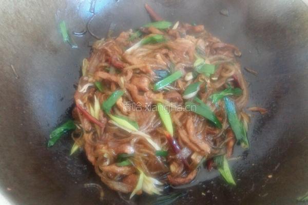 蒜苗粉条炒肉丝的做法图解7