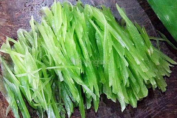 炝炒莴苣丝的做法图解4