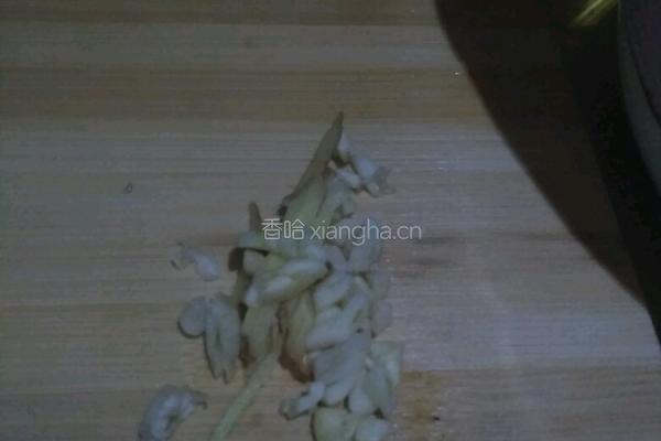 酸菜炒肉的做法图解2