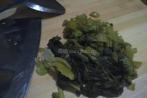 酸菜炒五花肉的做法图解3