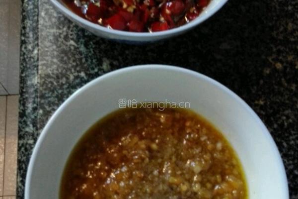 双色剁椒鱼头的做法图解1