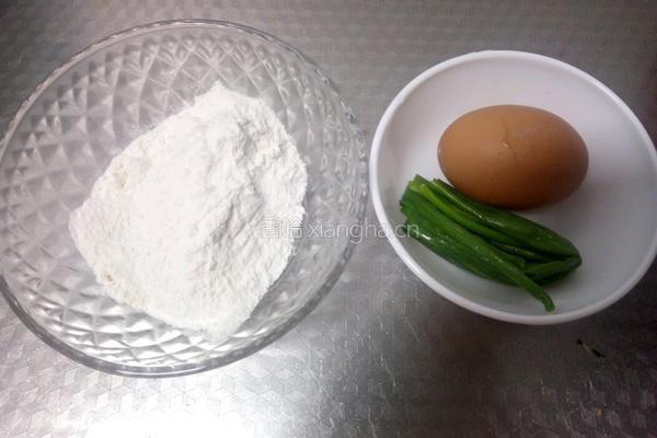 葱香鸡蛋饼的做法图解1