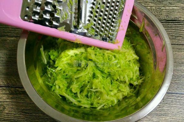 西葫芦糊塌子的做法图解2