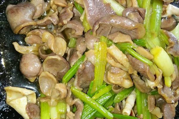 香芹炒鸭胗的做法图解7