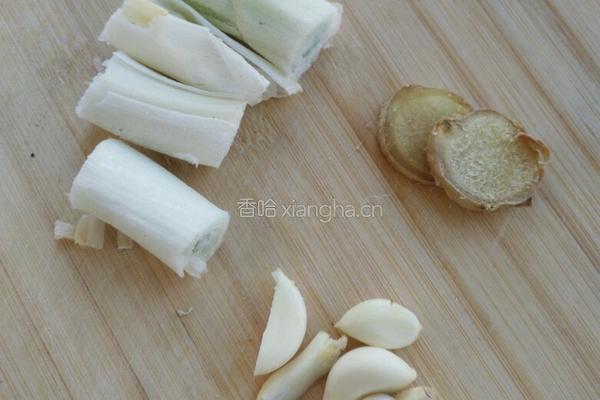 排骨红烧肉焖土豆的做法图解1