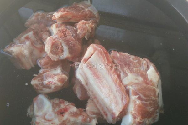 排骨红烧肉焖土豆的做法图解3
