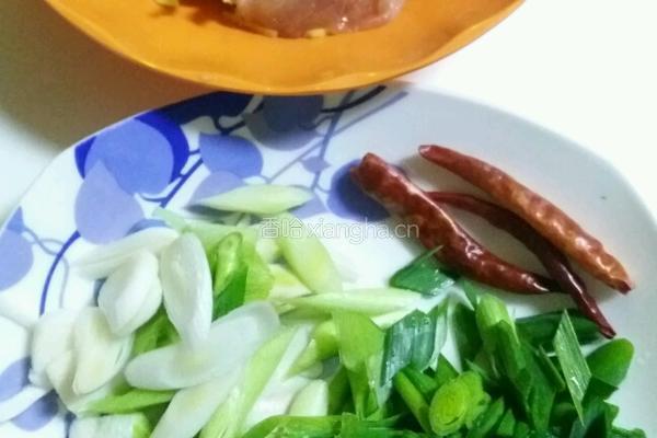 蒜苗炒肉片的做法图解3