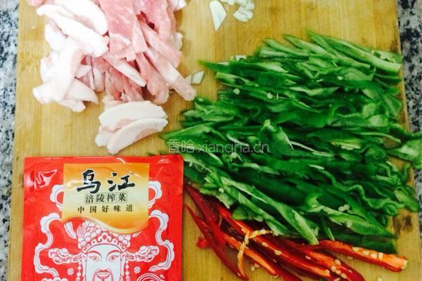 辣椒榨菜炒肉丝的做法图解1