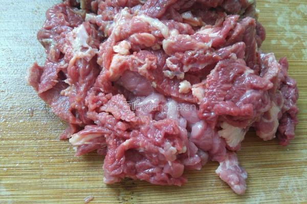 牛肉兜汤的做法图解1