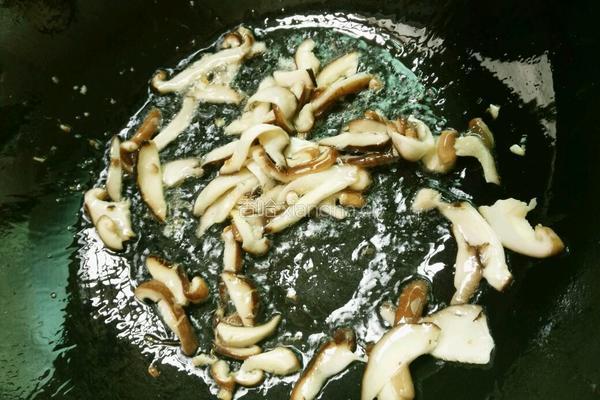 香菇鸡蛋面的做法图解5