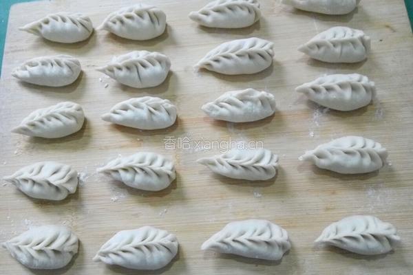 猪肉包心菜饺子的做法图解8