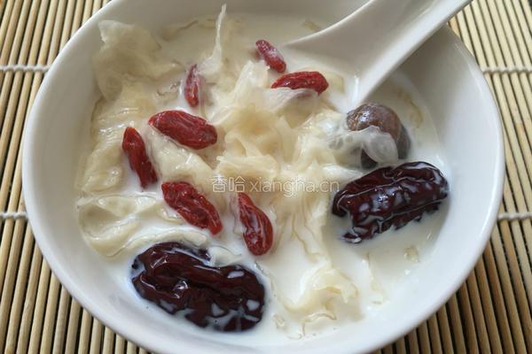 牛奶银耳红枣养颜汤的做法图解9