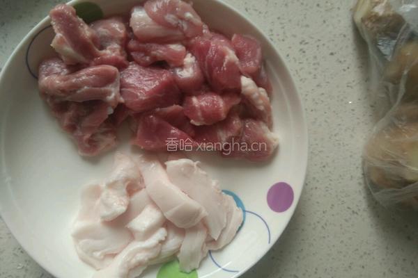白菜炖肉的做法图解2