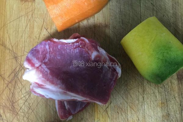 胡萝卜羊肉粒的做法图解1