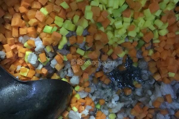 胡萝卜羊肉粒的做法图解3