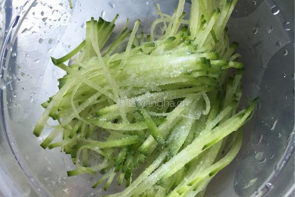 萝卜丝虾皮蛋饼的做法图解2